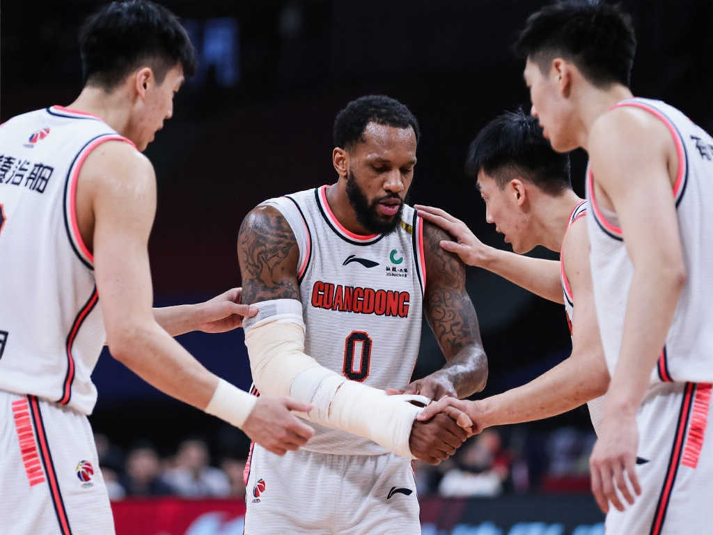 孔帕尼:赛季全程展现统治力,冠军成为未来征程的动力 孔帕尼:赛季全程展现统治力,冠军成为未来征程的动力